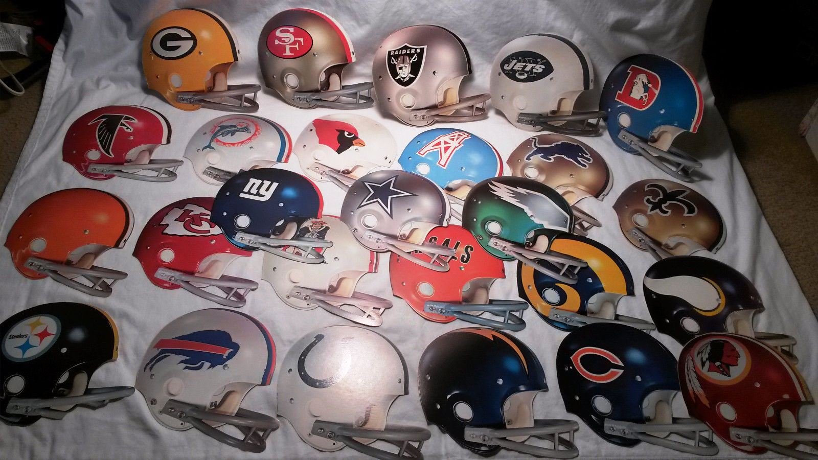 70s-nfl-helmets.JPG